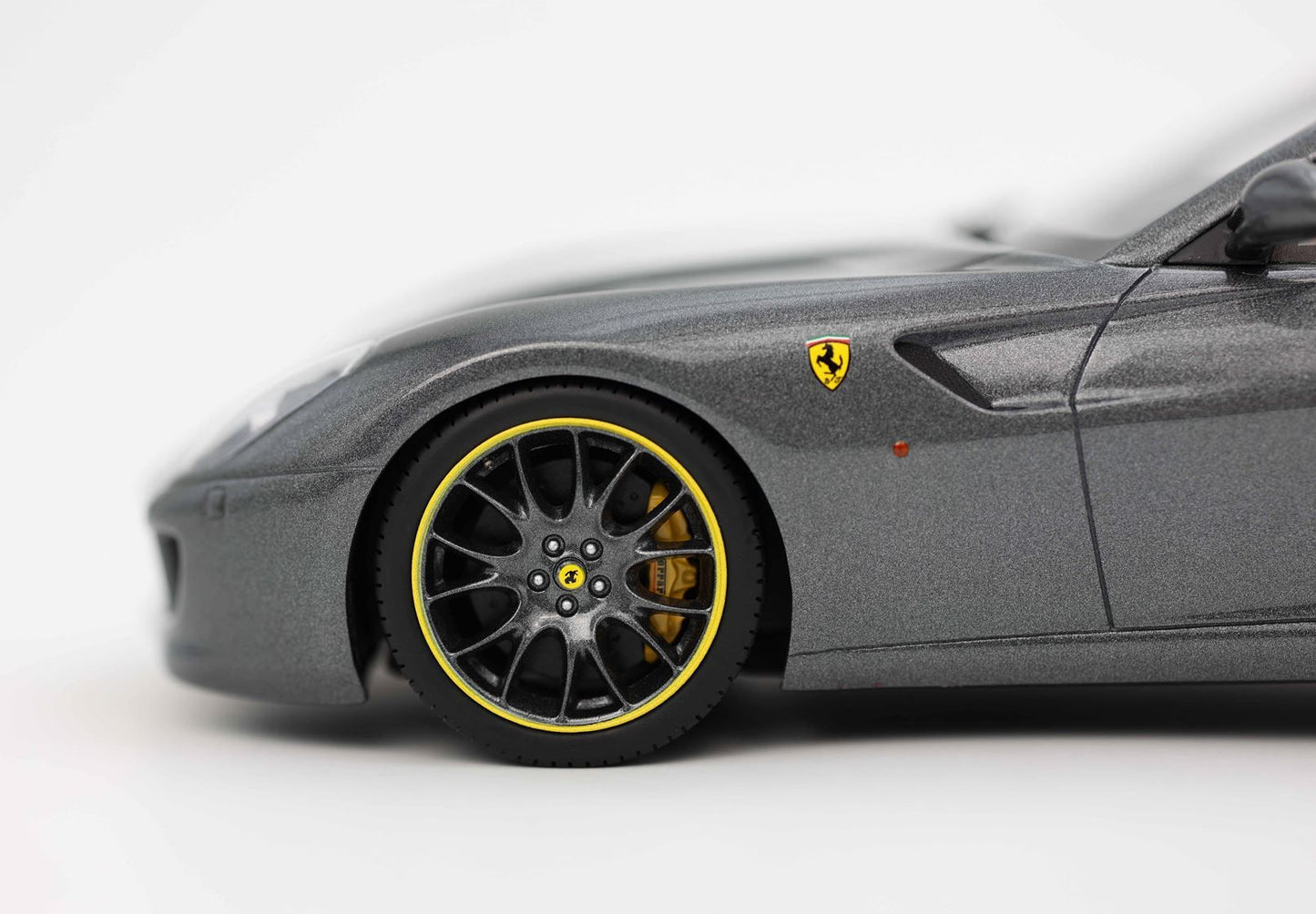 PREORDER BBR 1:18 Ferrari 599 GTB Fiorano 2006 (Automatic Gear) - Grigio Silverstone