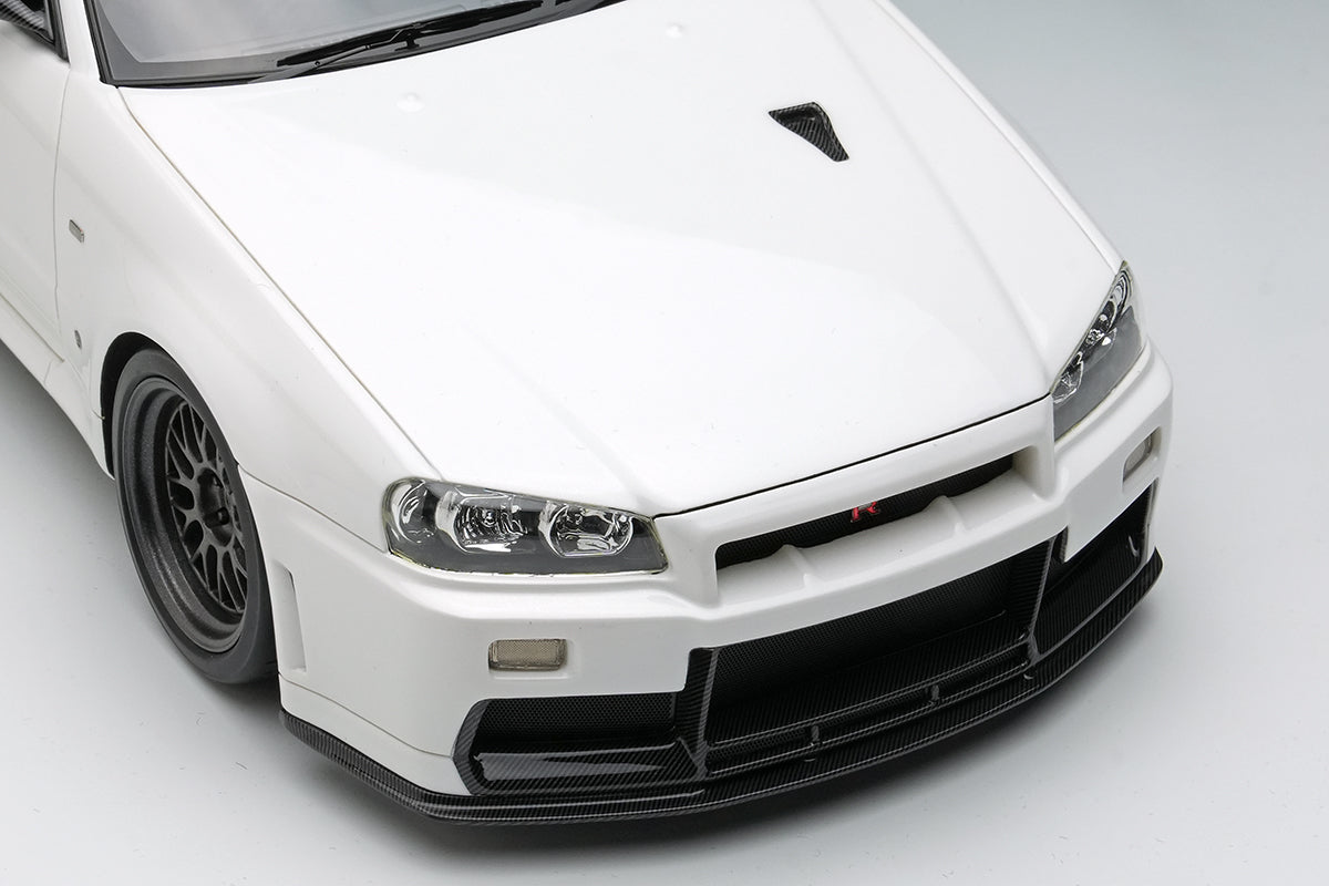 Makeup Co. 1:18 BUILT BY LEGENDS Mine's Skyline GT-R (BNR34) - White