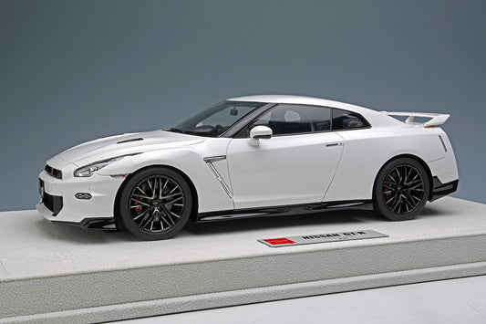 Makeup Co Ltd. 1:18 NISSAN GT-R Premium edition 2024 (Pearl White)