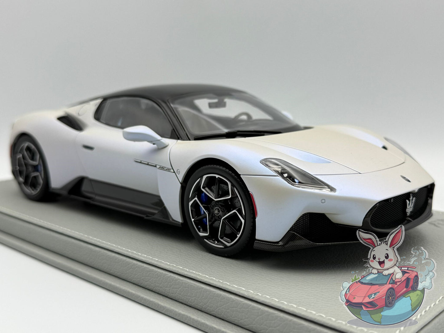 BBR 1:18 Maserati MC20 'OPEN/CLOSE' White Audace black roof