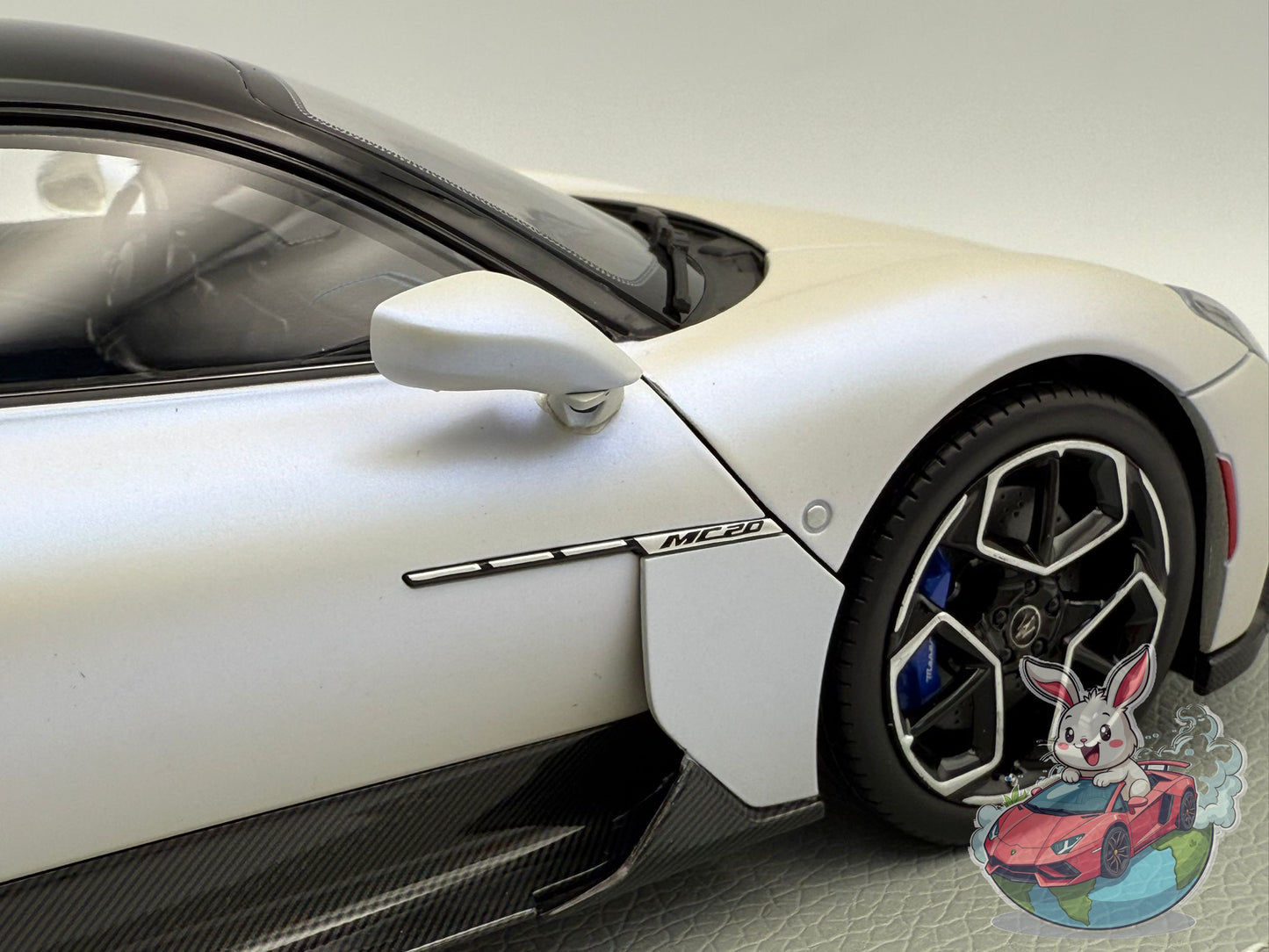 BBR 1:18 Maserati MC20 'OPEN/CLOSE' White Audace black roof