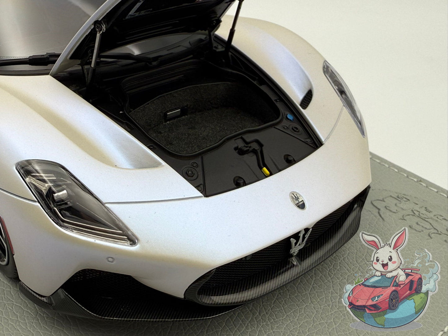 BBR 1:18 Maserati MC20 'OPEN/CLOSE' White Audace black roof