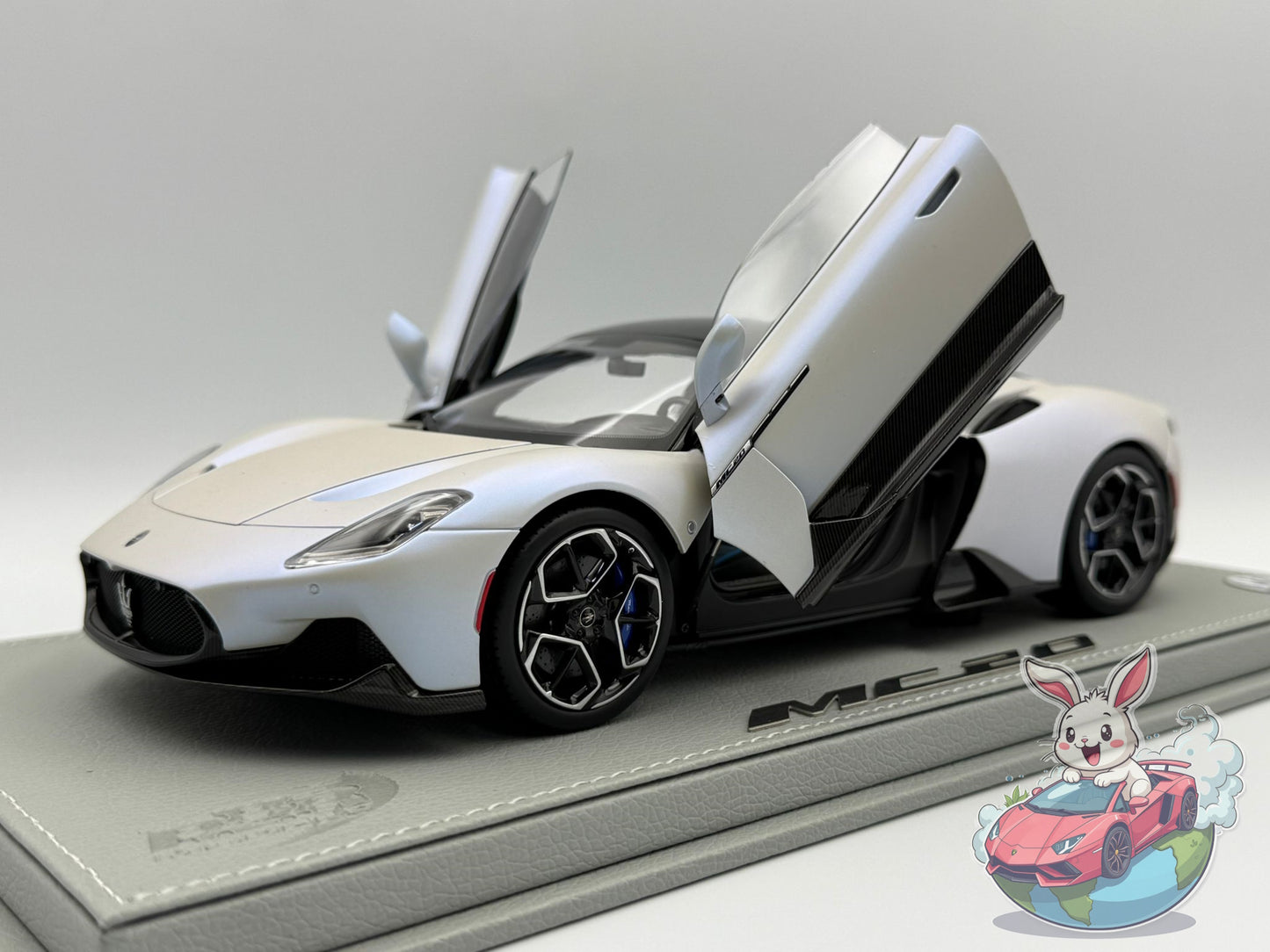 BBR 1:18 Maserati MC20 'OPEN/CLOSE' White Audace black roof