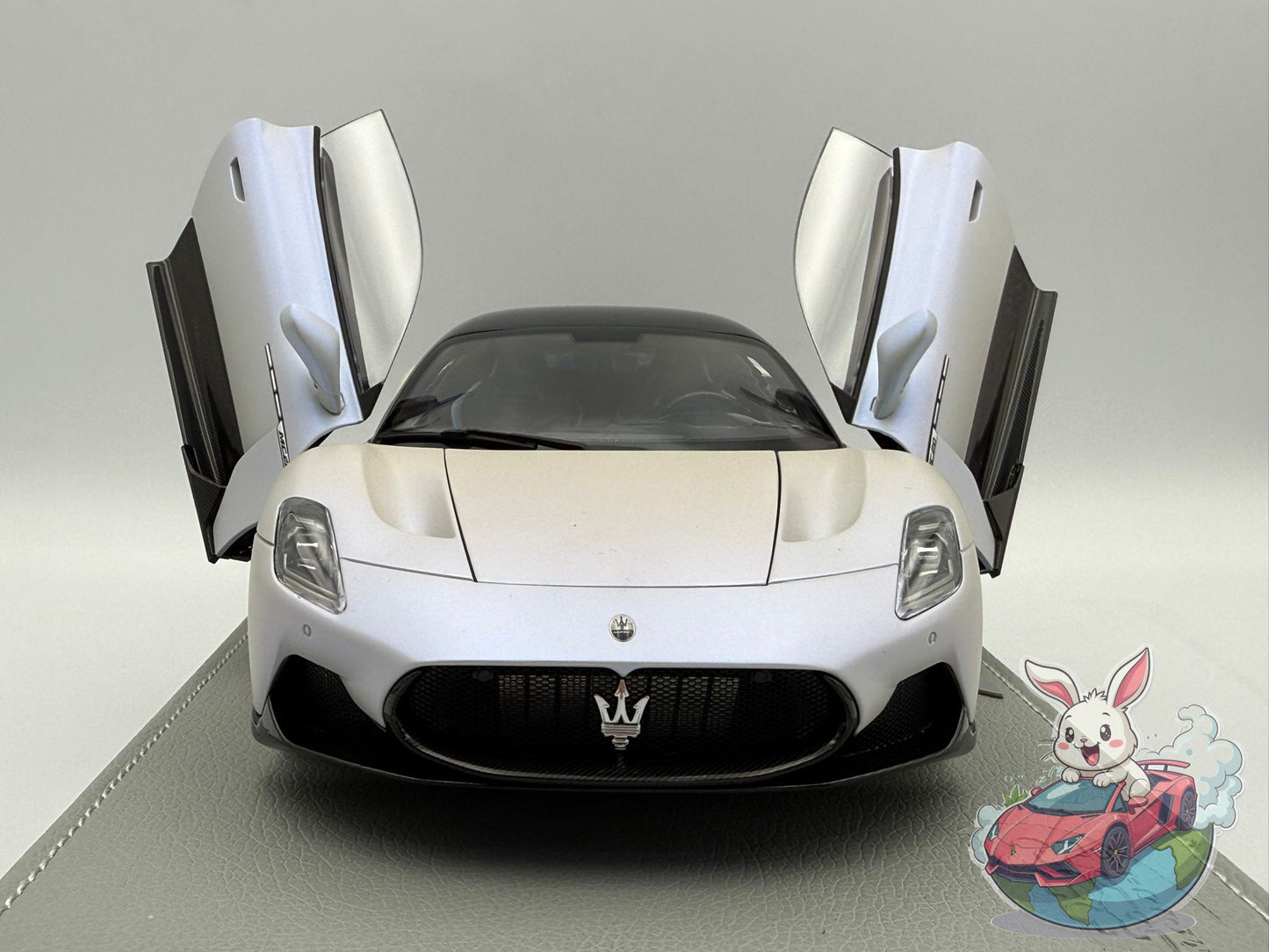 BBR 1:18 Maserati MC20 'OPEN/CLOSE' White Audace black roof