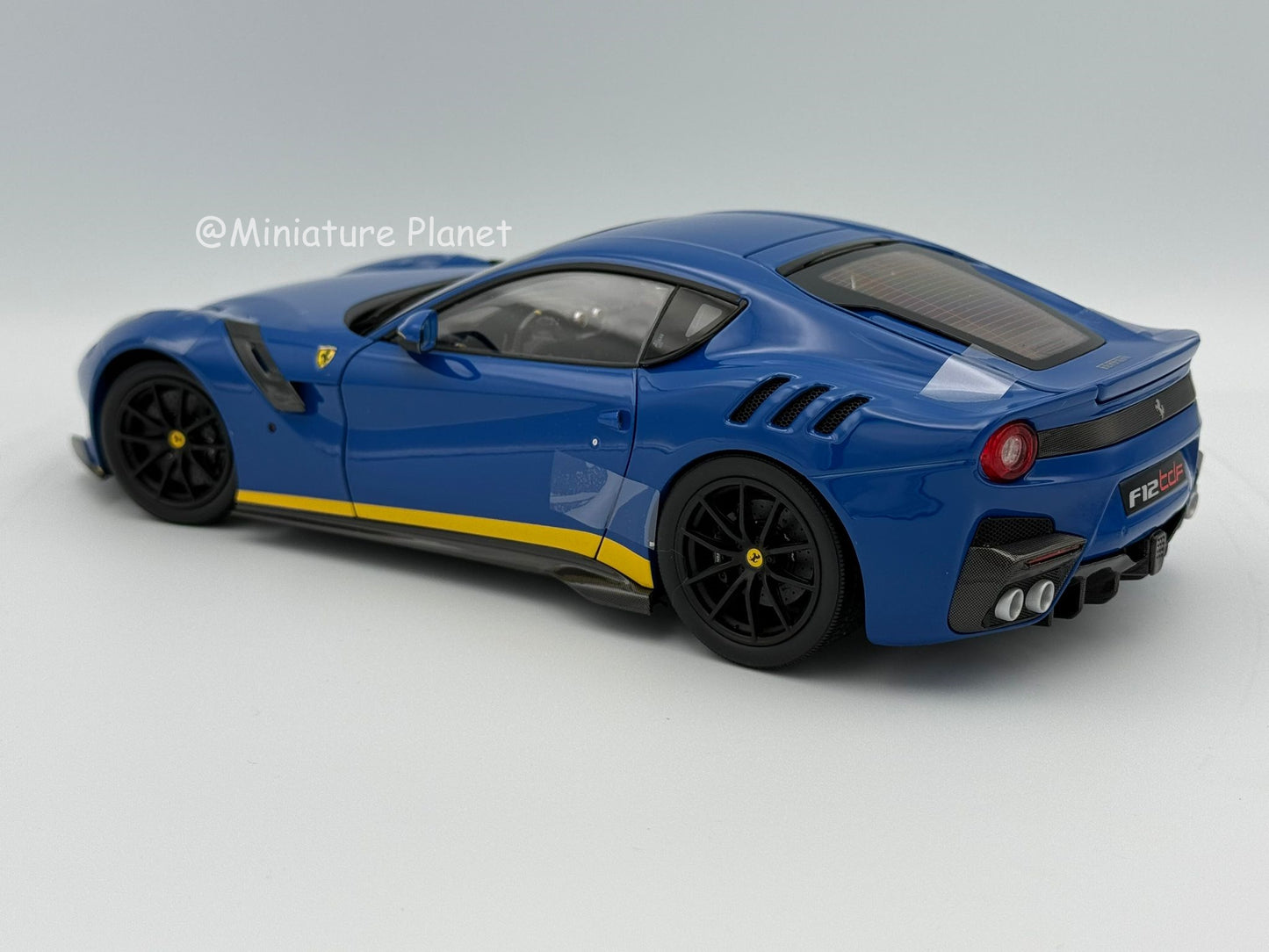 BBR 1:18 Ferrari F12 TDF 'OPEN/CLOSE' Azzurro Dino + Yellow Accents