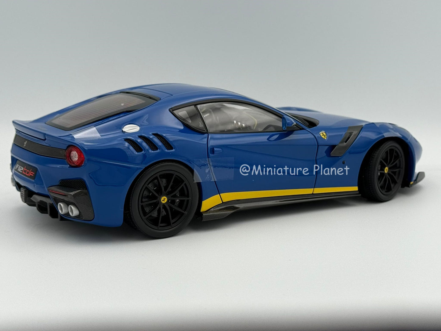 BBR 1:18 Ferrari F12 TDF 'OPEN/CLOSE' Azzurro Dino + Yellow Accents