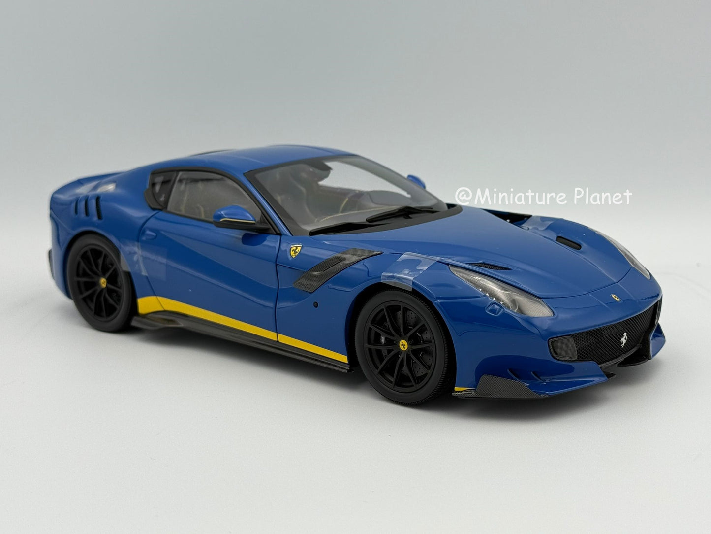 BBR 1:18 Ferrari F12 TDF 'OPEN/CLOSE' Azzurro Dino + Yellow Accents