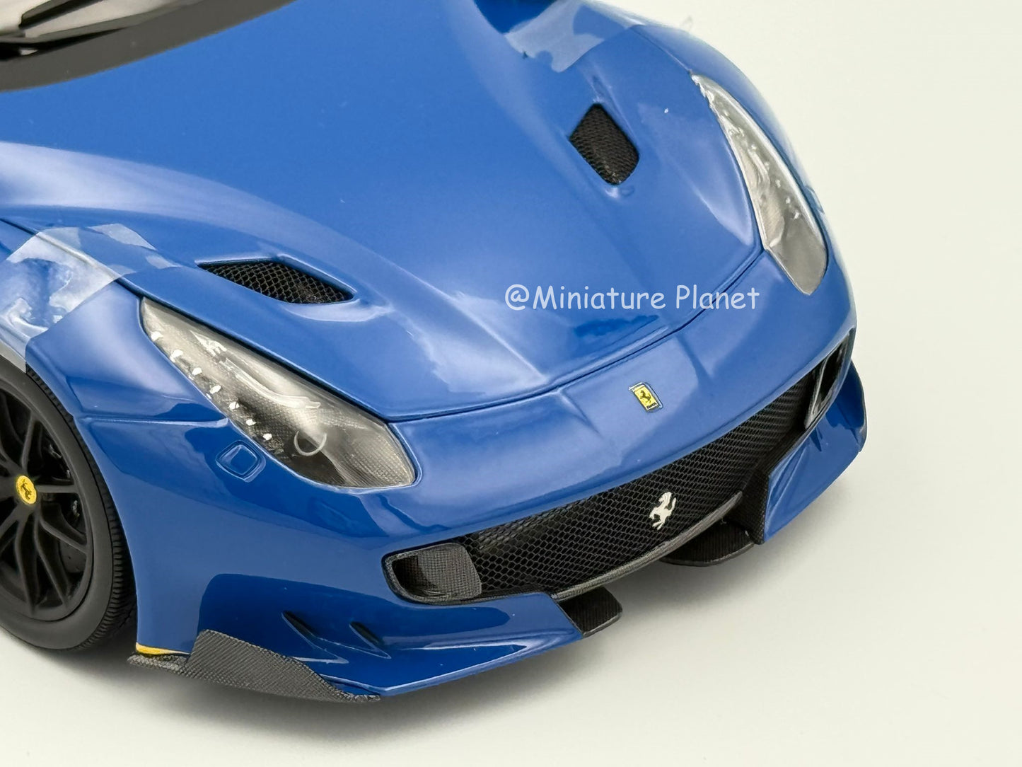 BBR 1:18 Ferrari F12 TDF 'OPEN/CLOSE' Azzurro Dino + Yellow Accents