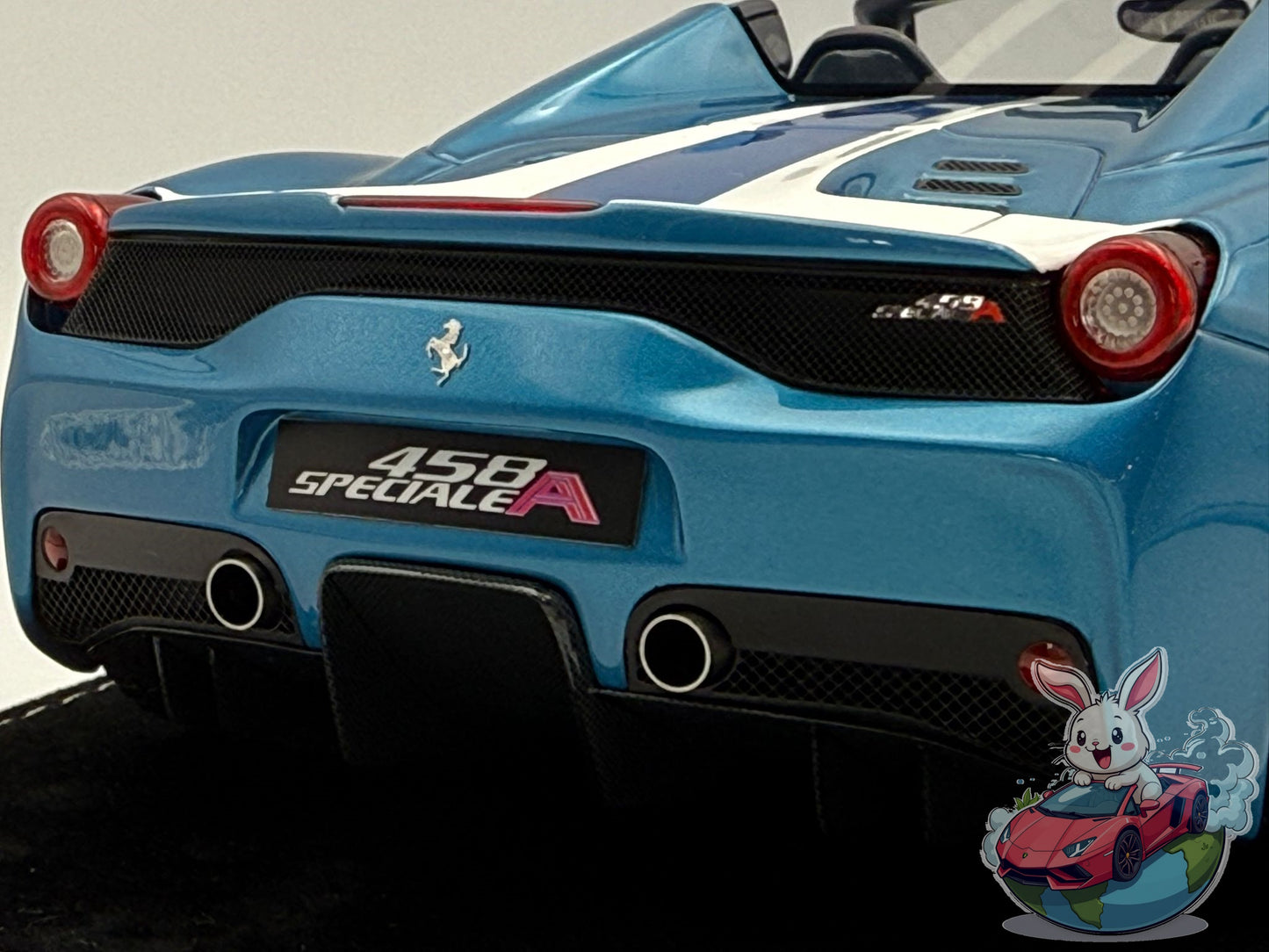 HH Model 1:18 Ferrari 458 Speciale Aperta (Artemis Green - Gold Wheels)