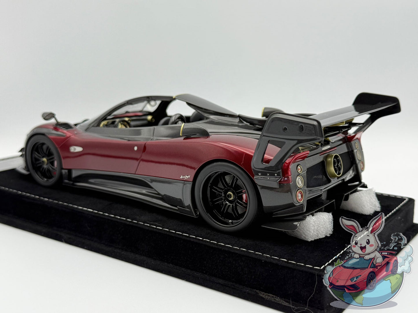 HH Model 1:18 Pagani Zonda MY Roadster (Red)