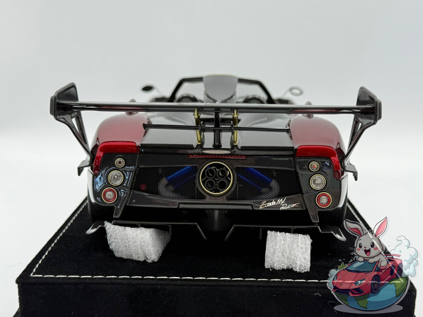 HH Model 1:18 Pagani Zonda MY Roadster (Red)