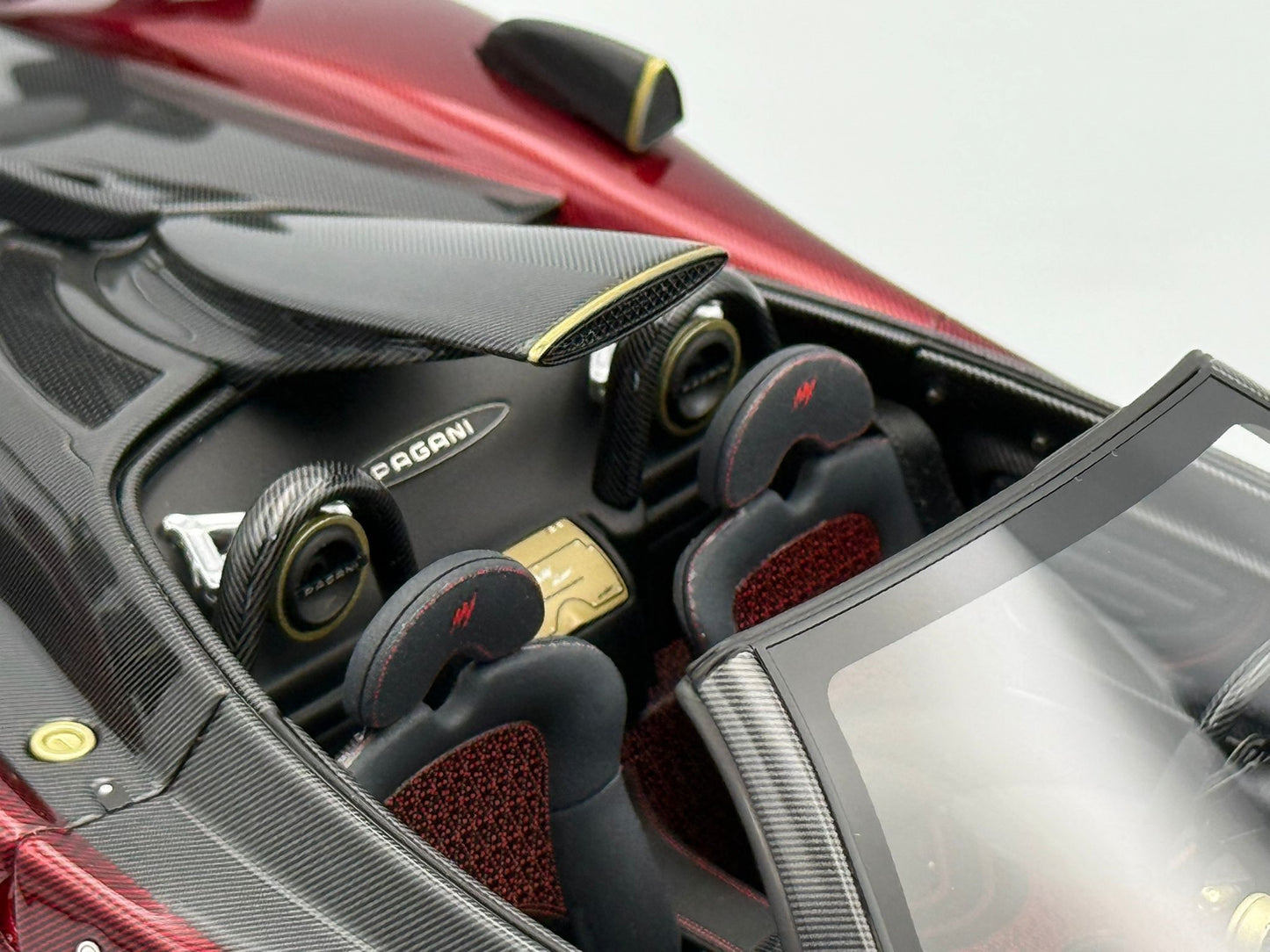 HH Model 1:18 Pagani Zonda MY Roadster (Red)