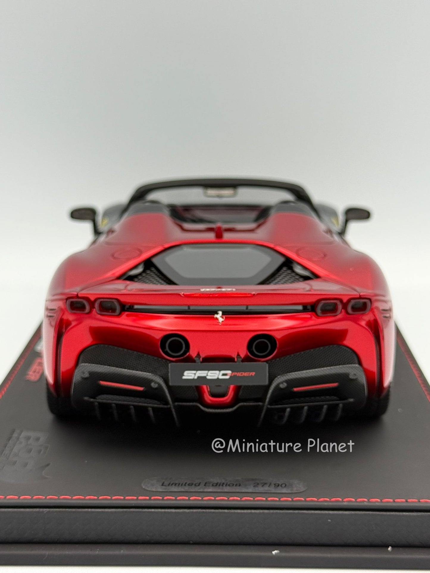 BBR 1:18 Ferrari SF90 Spider Rosso Magma Fade Black