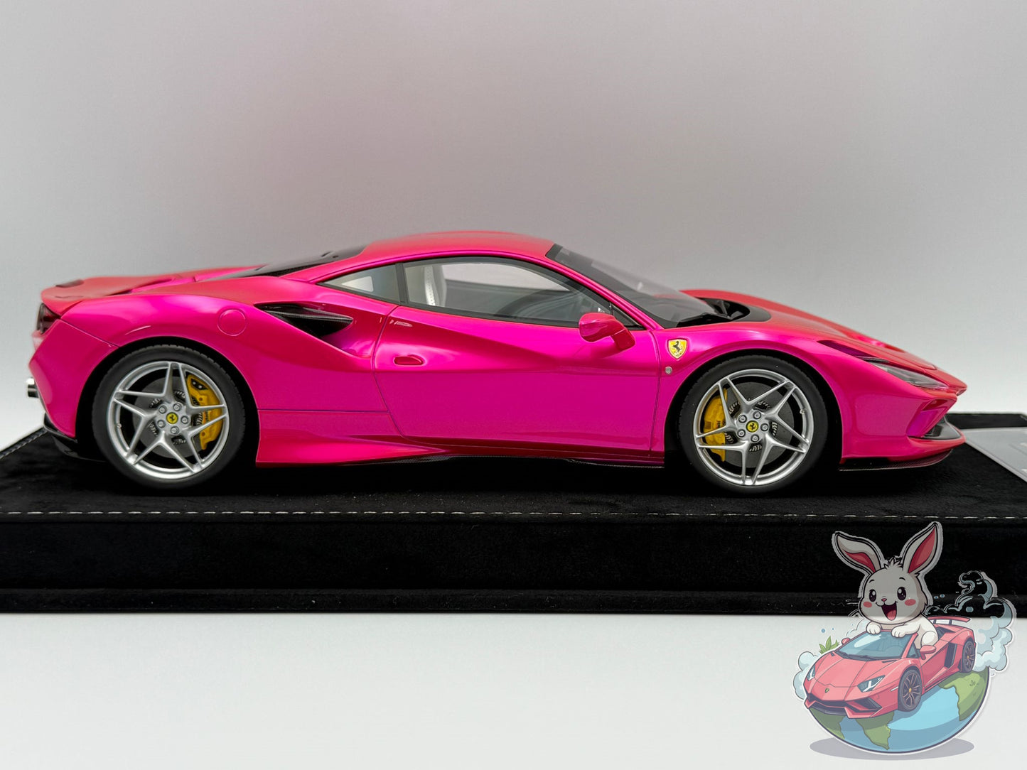 HH Model 1:18 Ferrari F8 Tributo (Flash Pink)