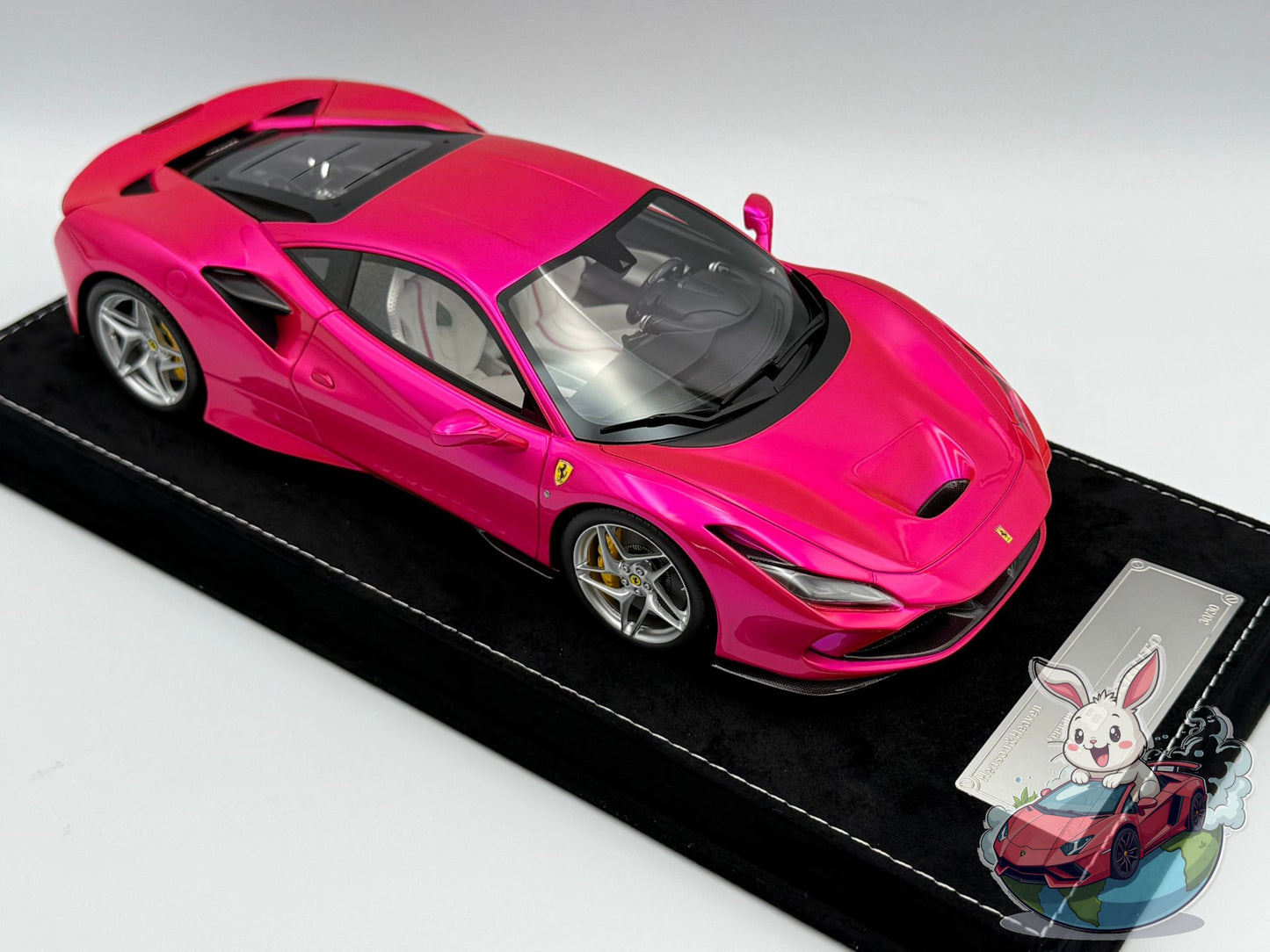 HH Model 1:18 Ferrari F8 Tributo (Flash Pink)