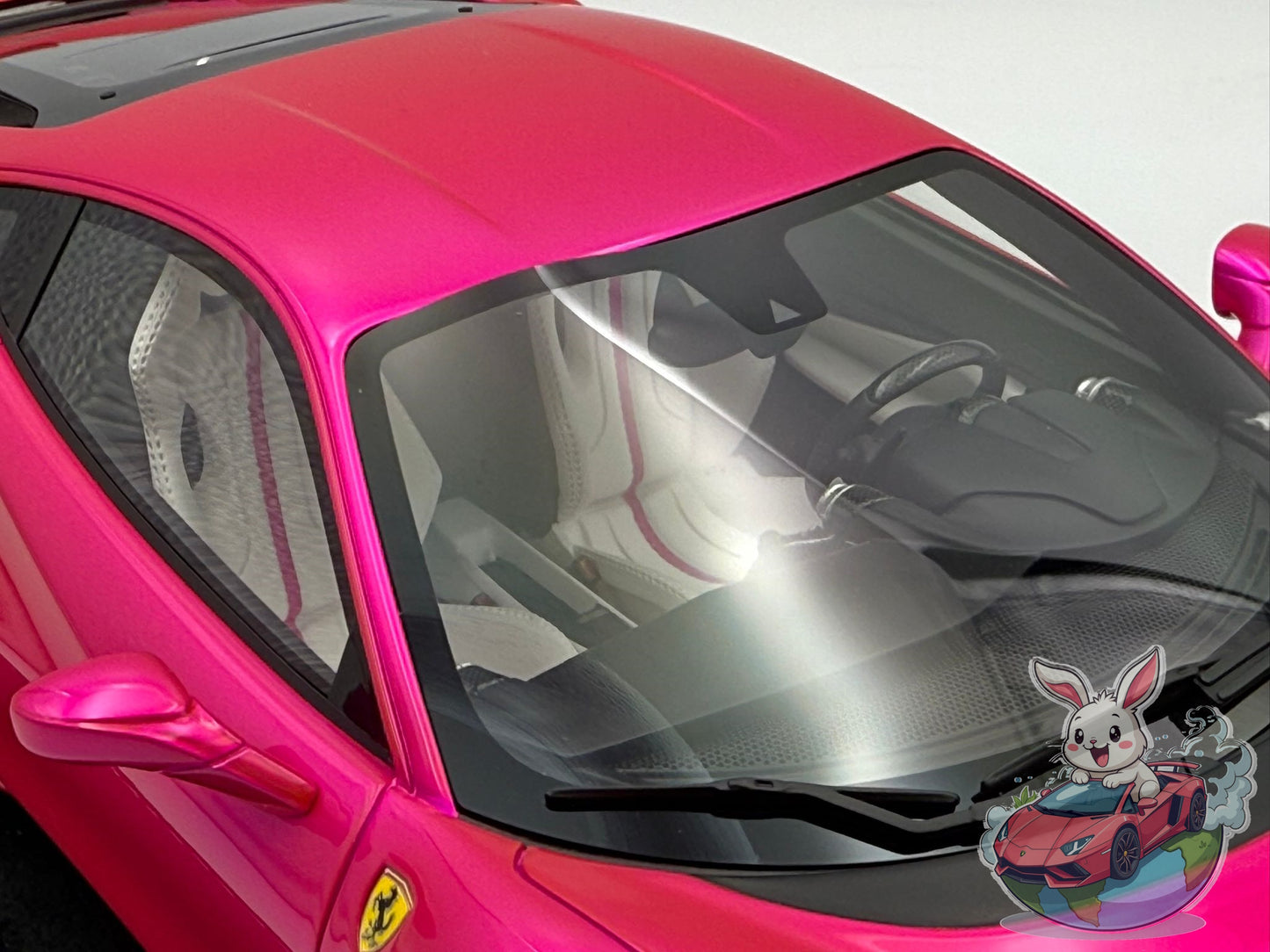 HH Model 1:18 Ferrari F8 Tributo (Flash Pink)