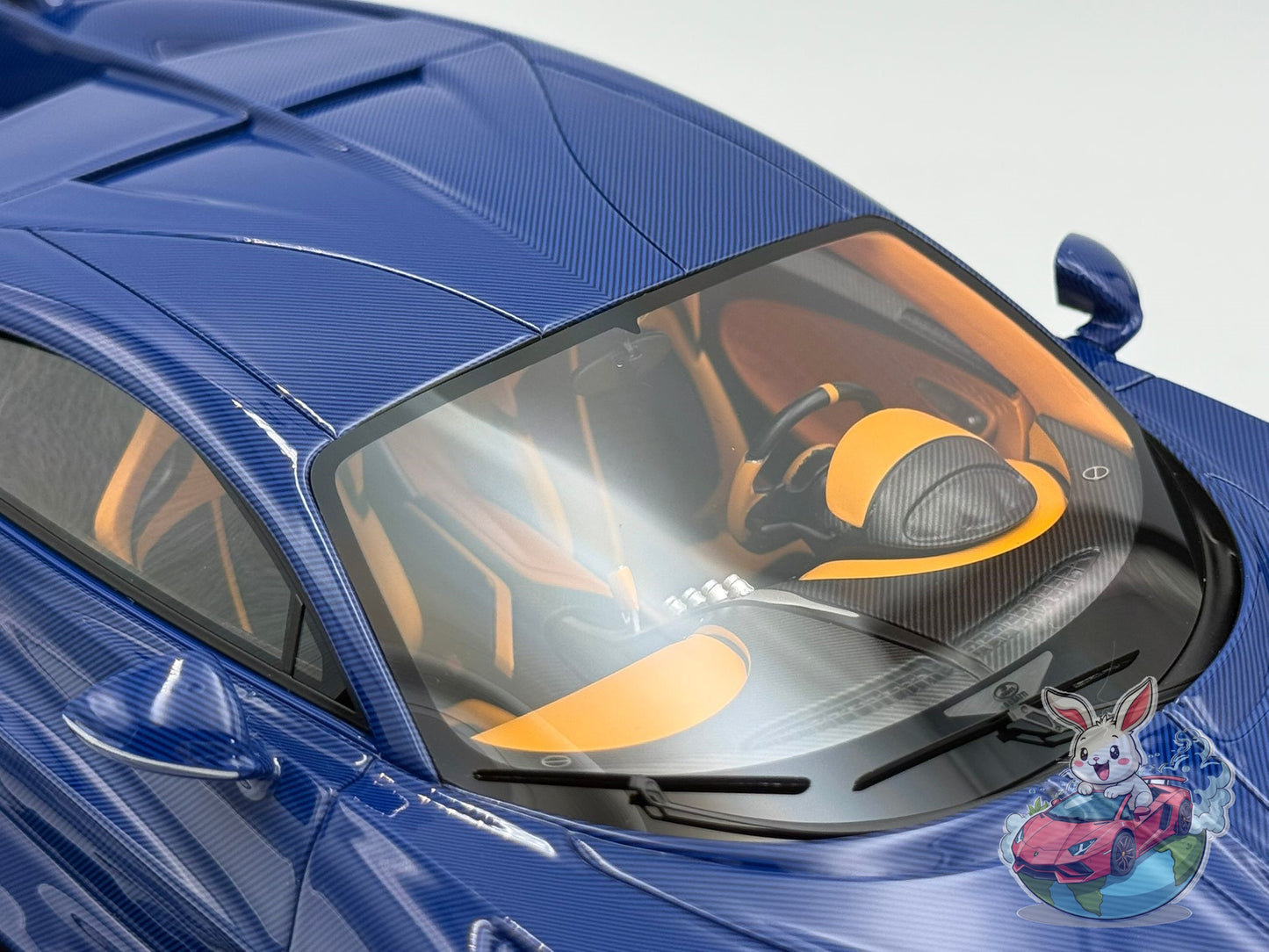 Henson & Heaven 1:18 Bugatti Divo (Blue Carbon Fiber)