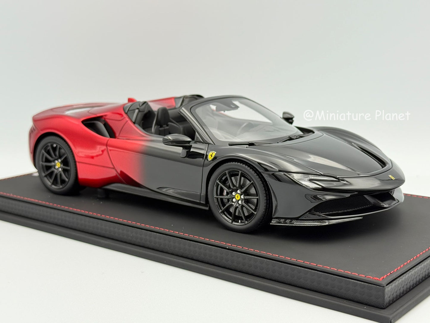 BBR 1:18 Ferrari SF90 Spider Rosso Magma Fade Black