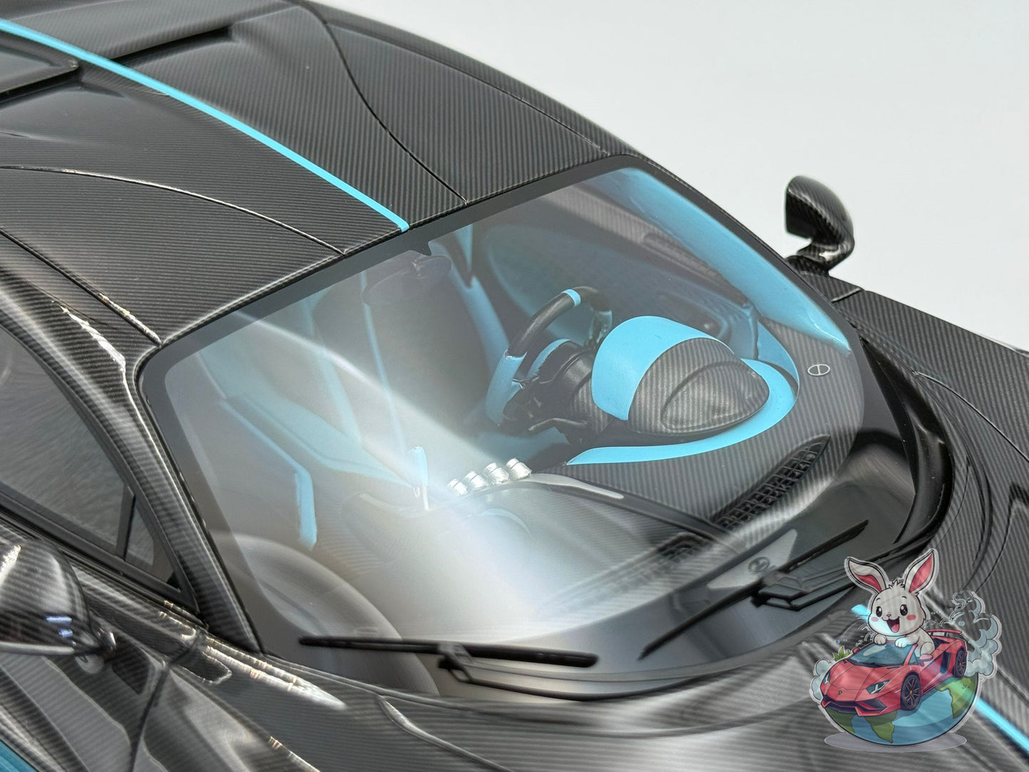 Henson & Heaven 1:18 Bugatti Divo (Carbon Fiber - Tiffany)