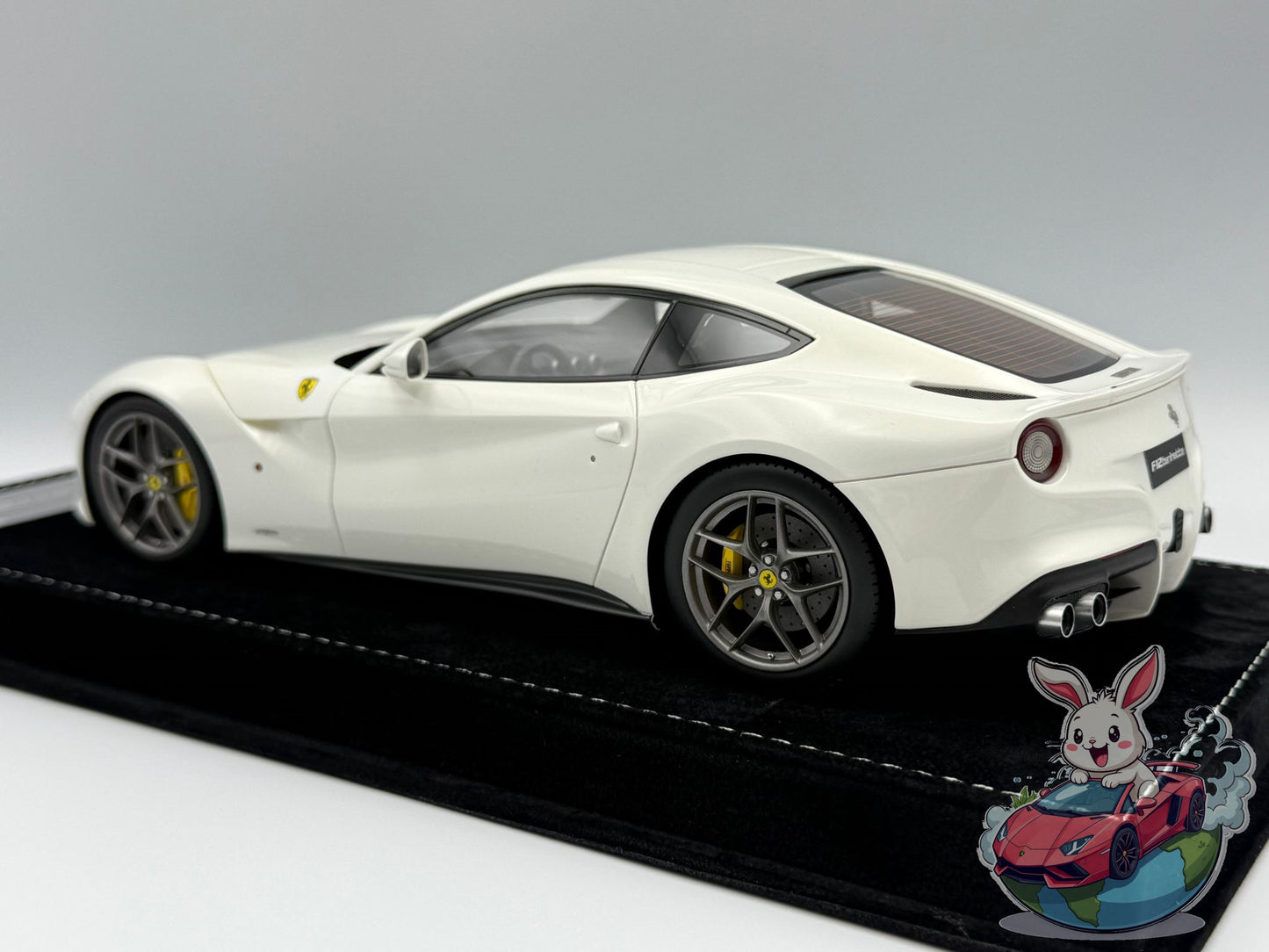 HH Model 1:18 Ferrari F12 Berlinetta (Bianco Avus)
