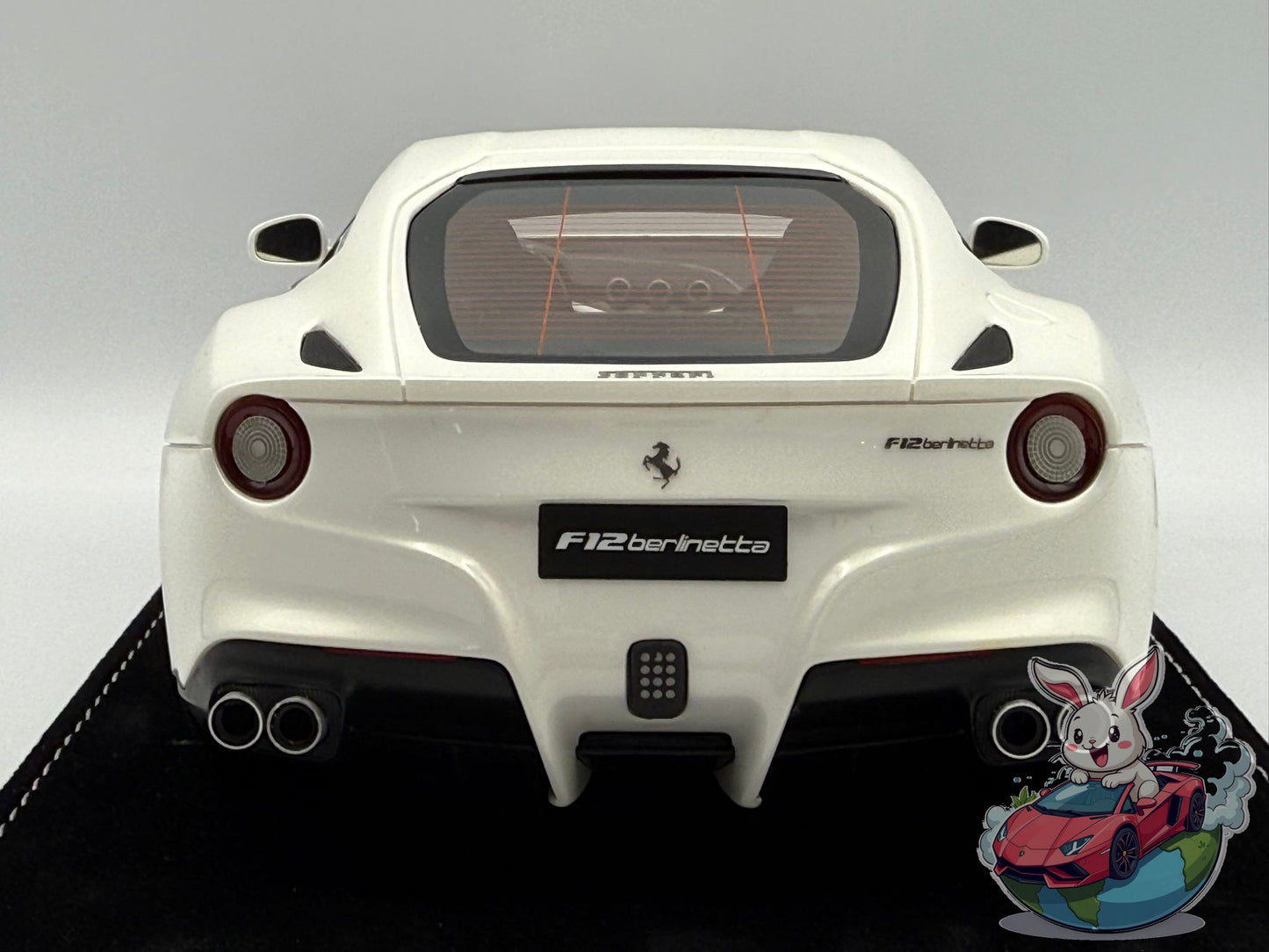 HH Model 1:18 Ferrari F12 Berlinetta (Bianco Avus)