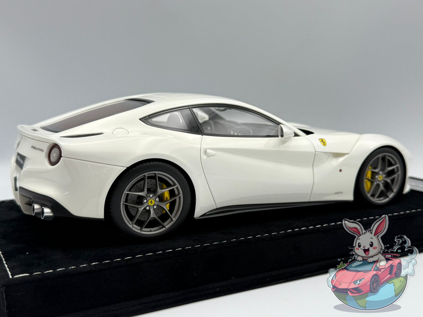 HH Model 1:18 Ferrari F12 Berlinetta (Bianco Avus)