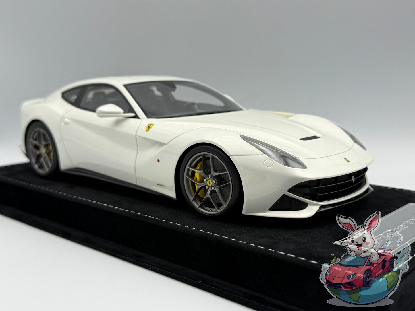 HH Model 1:18 Ferrari F12 Berlinetta (Bianco Avus)