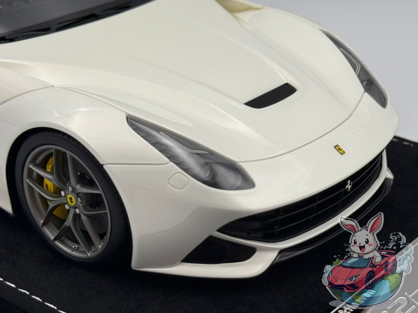 HH Model 1:18 Ferrari F12 Berlinetta (Bianco Avus)