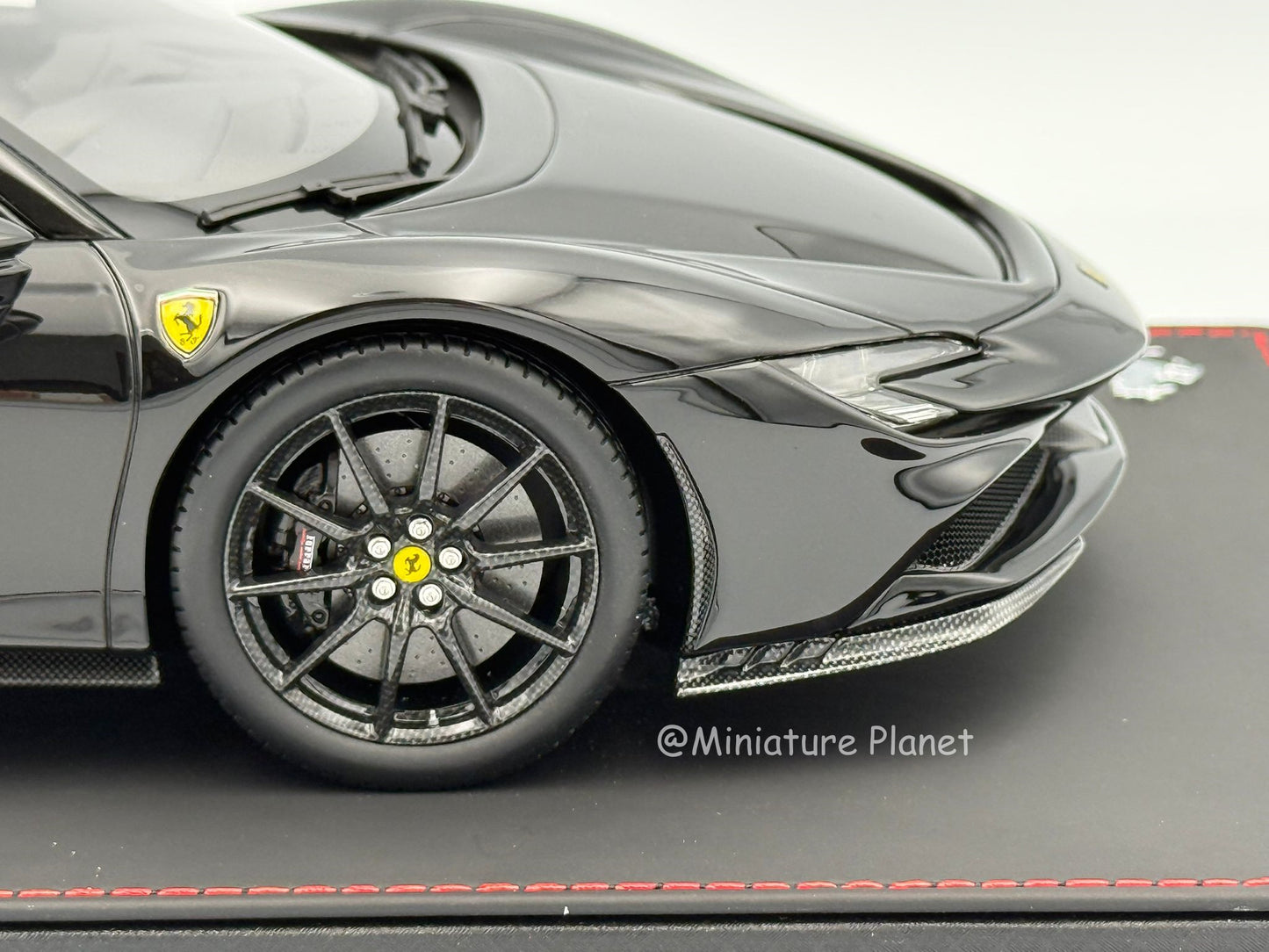 BBR 1:18 Ferrari SF90 Spider Rosso Magma Fade Black