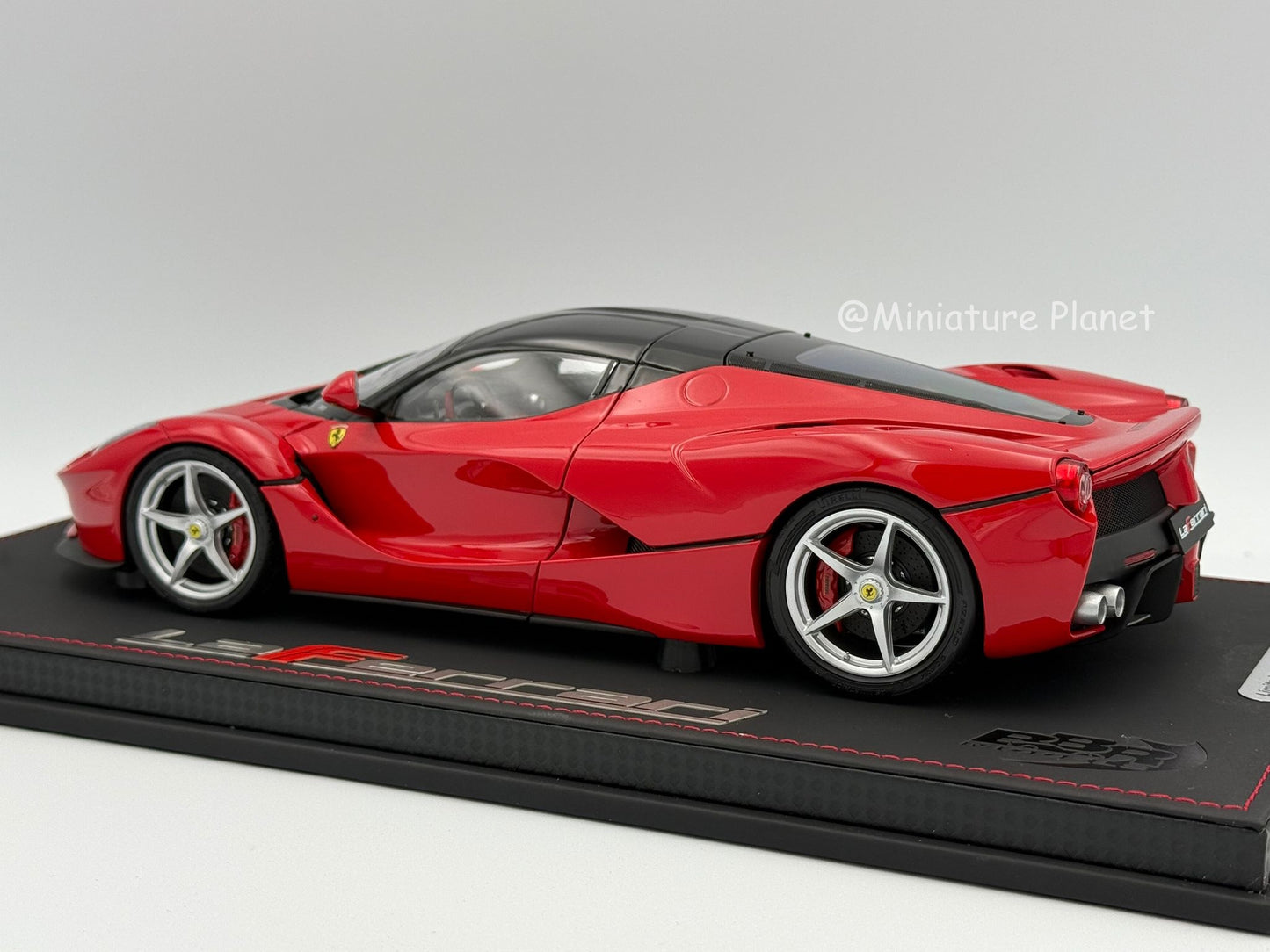 BBR 1:18 Ferrari Laferrari 'OPEN/CLOSE' Rosso Corsa 322