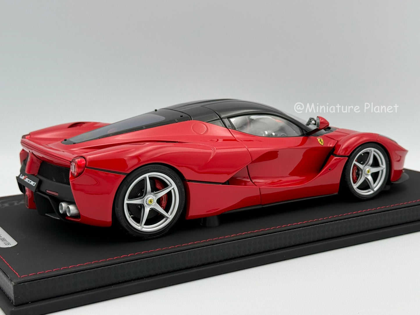 BBR 1:18 Ferrari Laferrari 'OPEN/CLOSE' Rosso Corsa 322