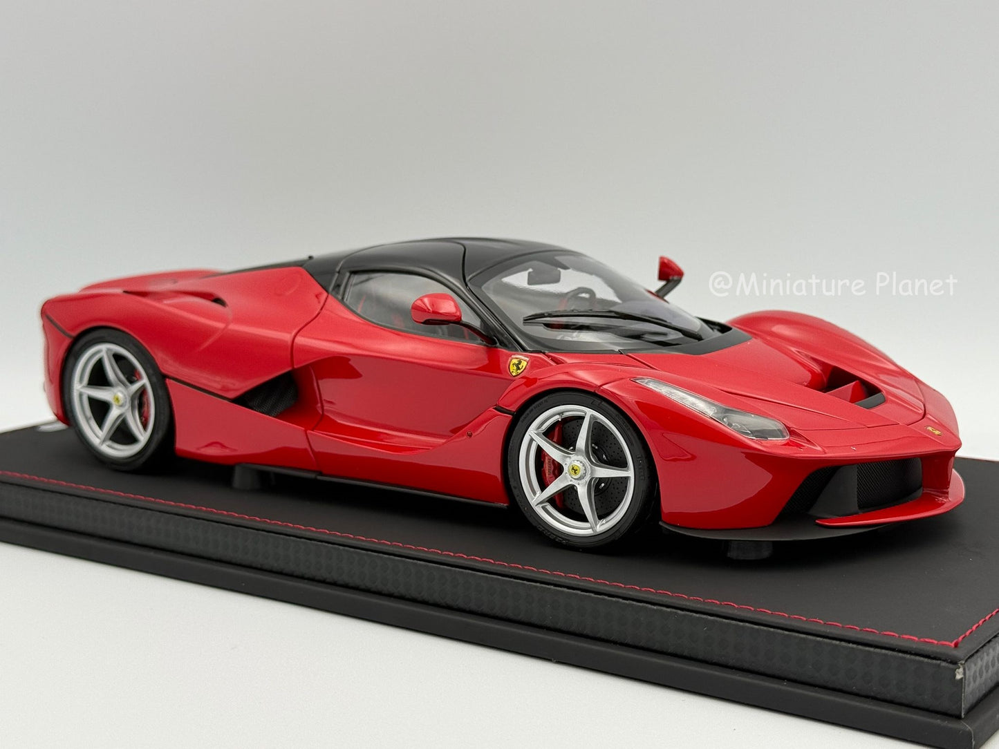 BBR 1:18 Ferrari Laferrari 'OPEN/CLOSE' Rosso Corsa 322