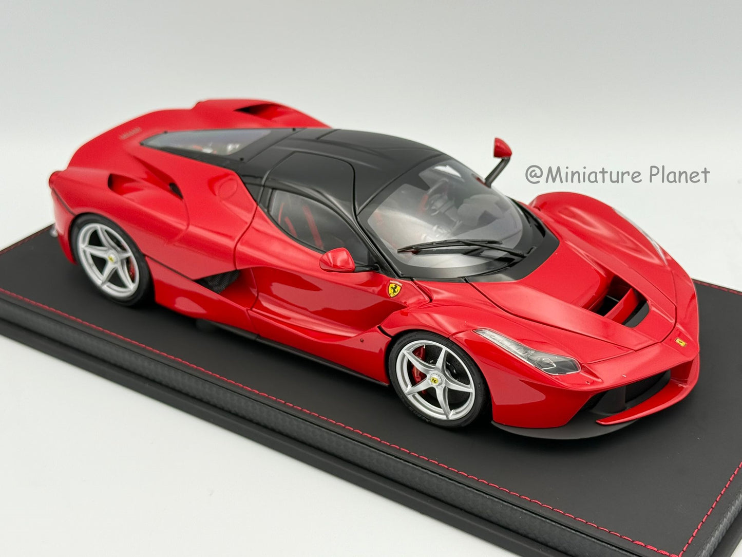 BBR 1:18 Ferrari Laferrari 'OPEN/CLOSE' Rosso Corsa 322