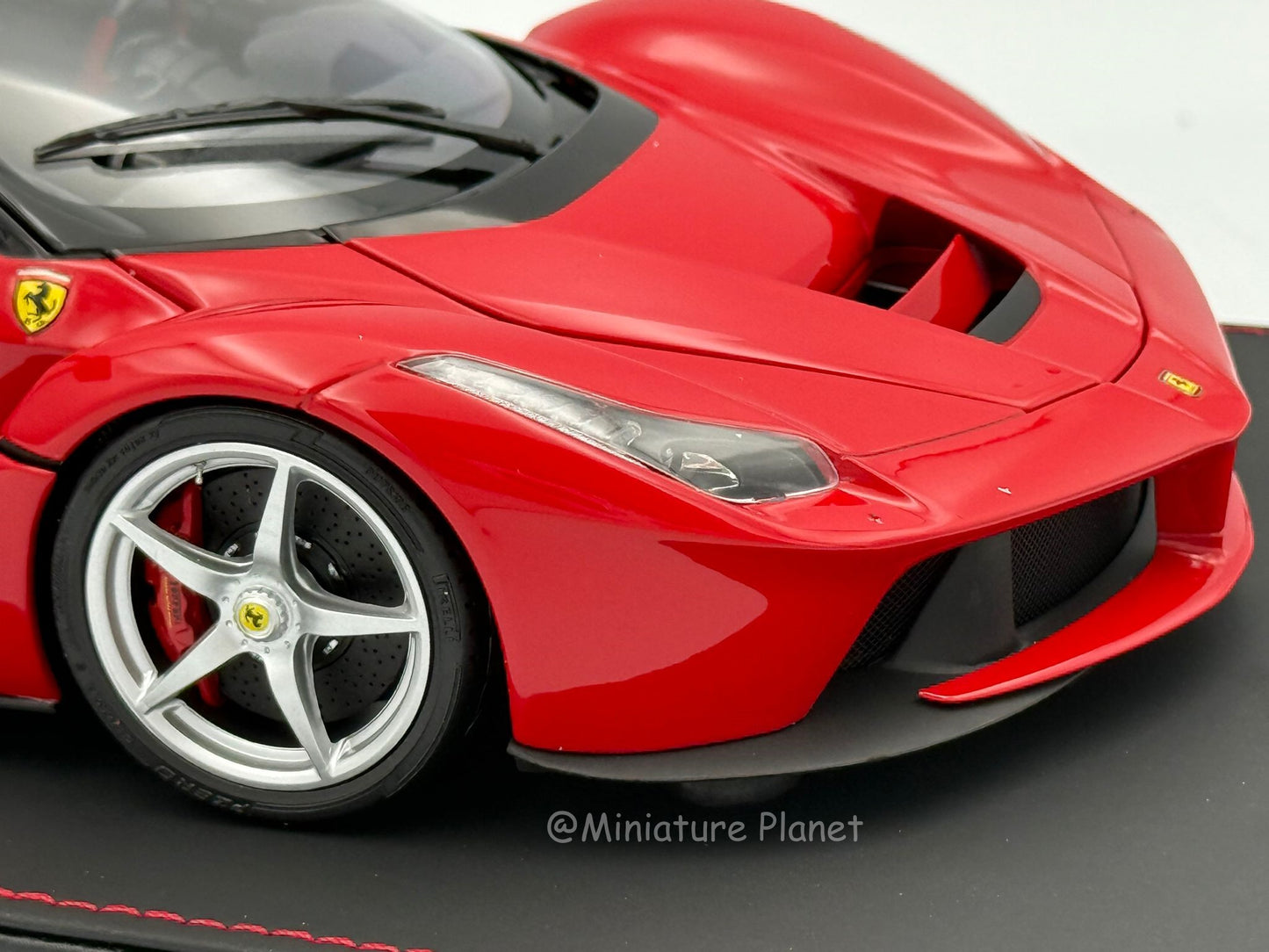 BBR 1:18 Ferrari Laferrari 'OPEN/CLOSE' Rosso Corsa 322