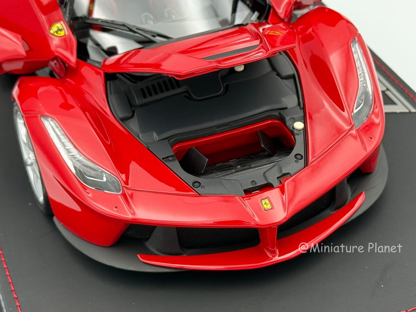 BBR 1:18 Ferrari Laferrari 'OPEN/CLOSE' Rosso Corsa 322