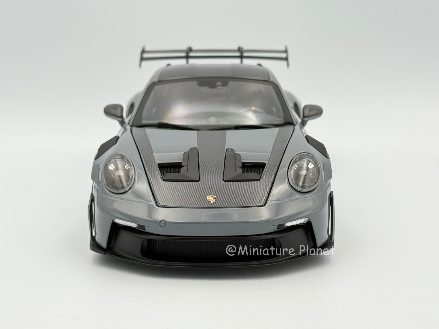 Minichamps 1:18 Porsche 911 (992) GT3 RS Weissach Package - Grey