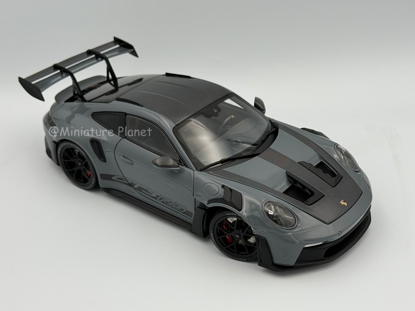Minichamps 1:18 Porsche 911 (992) GT3 RS Weissach Package - Grey