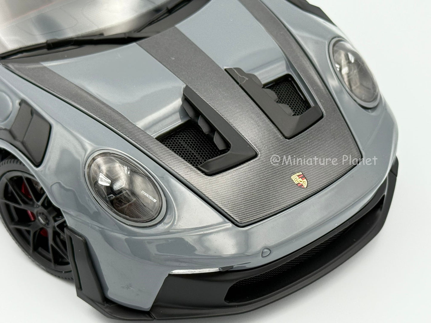 Minichamps 1:18 Porsche 911 (992) GT3 RS Weissach Package - Grey