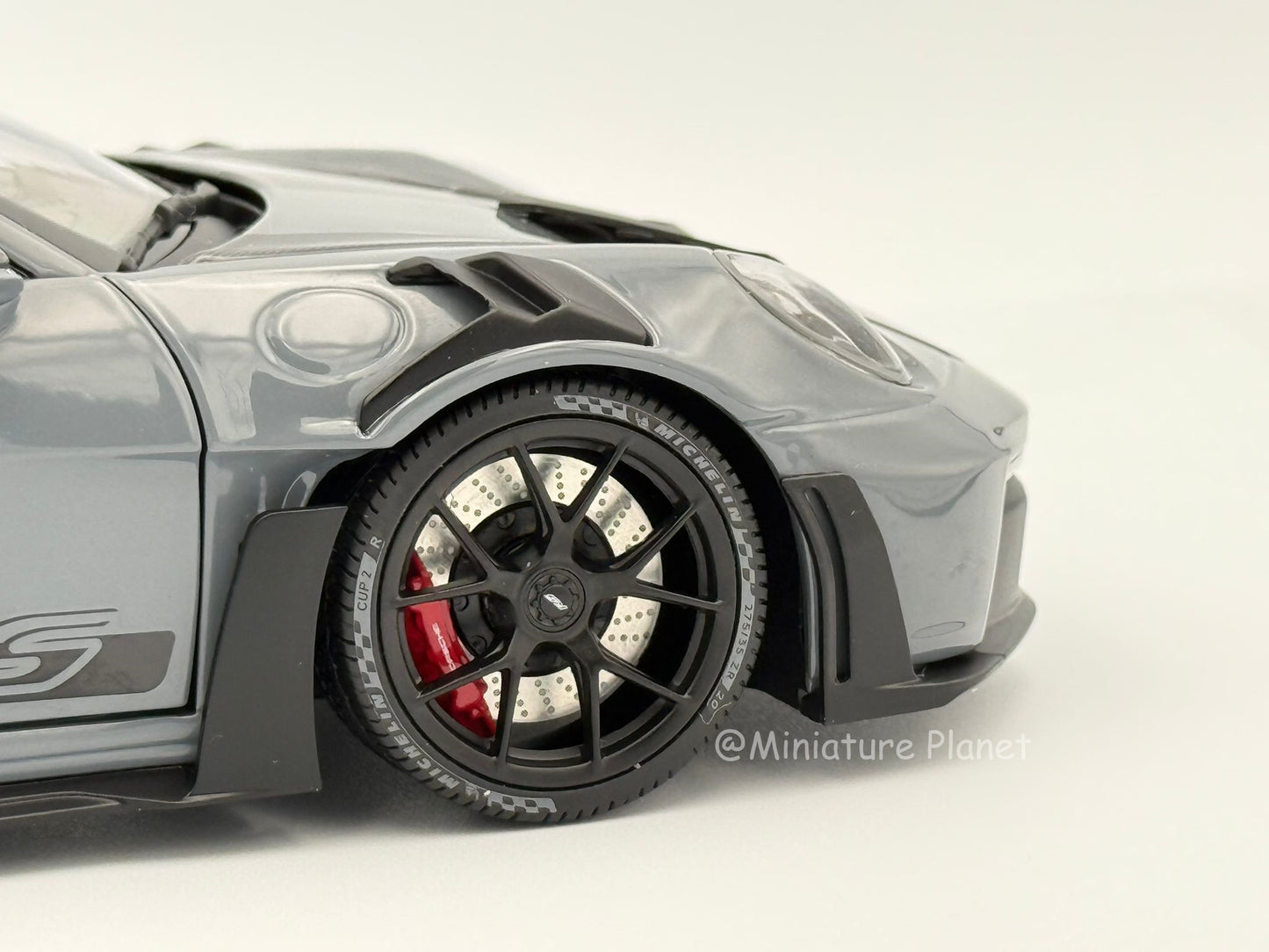 Minichamps 1:18 Porsche 911 (992) GT3 RS Weissach Package - Grey