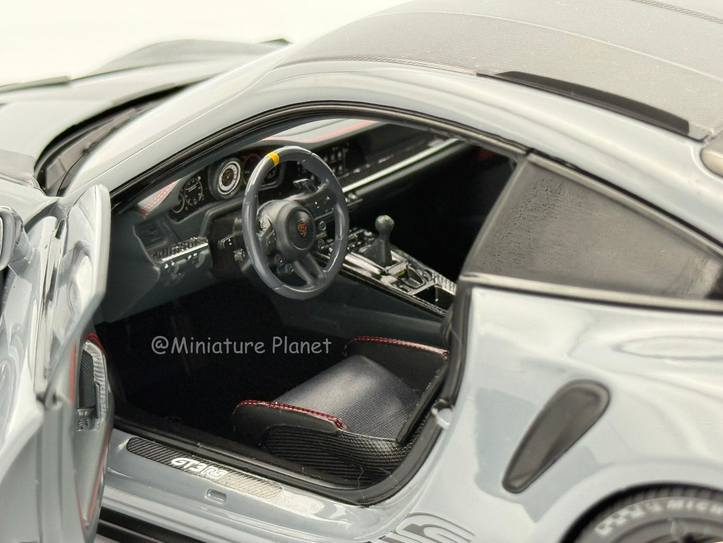 Minichamps 1:18 Porsche 911 (992) GT3 RS Weissach Package - Grey
