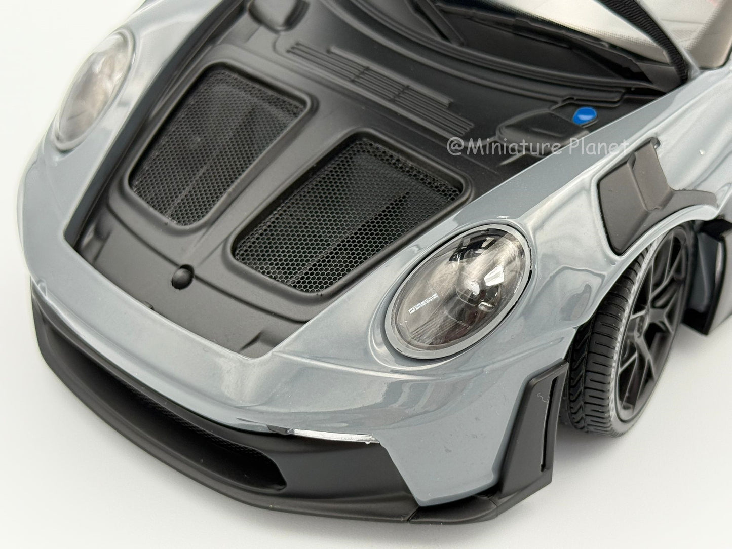 Minichamps 1:18 Porsche 911 (992) GT3 RS Weissach Package - Grey