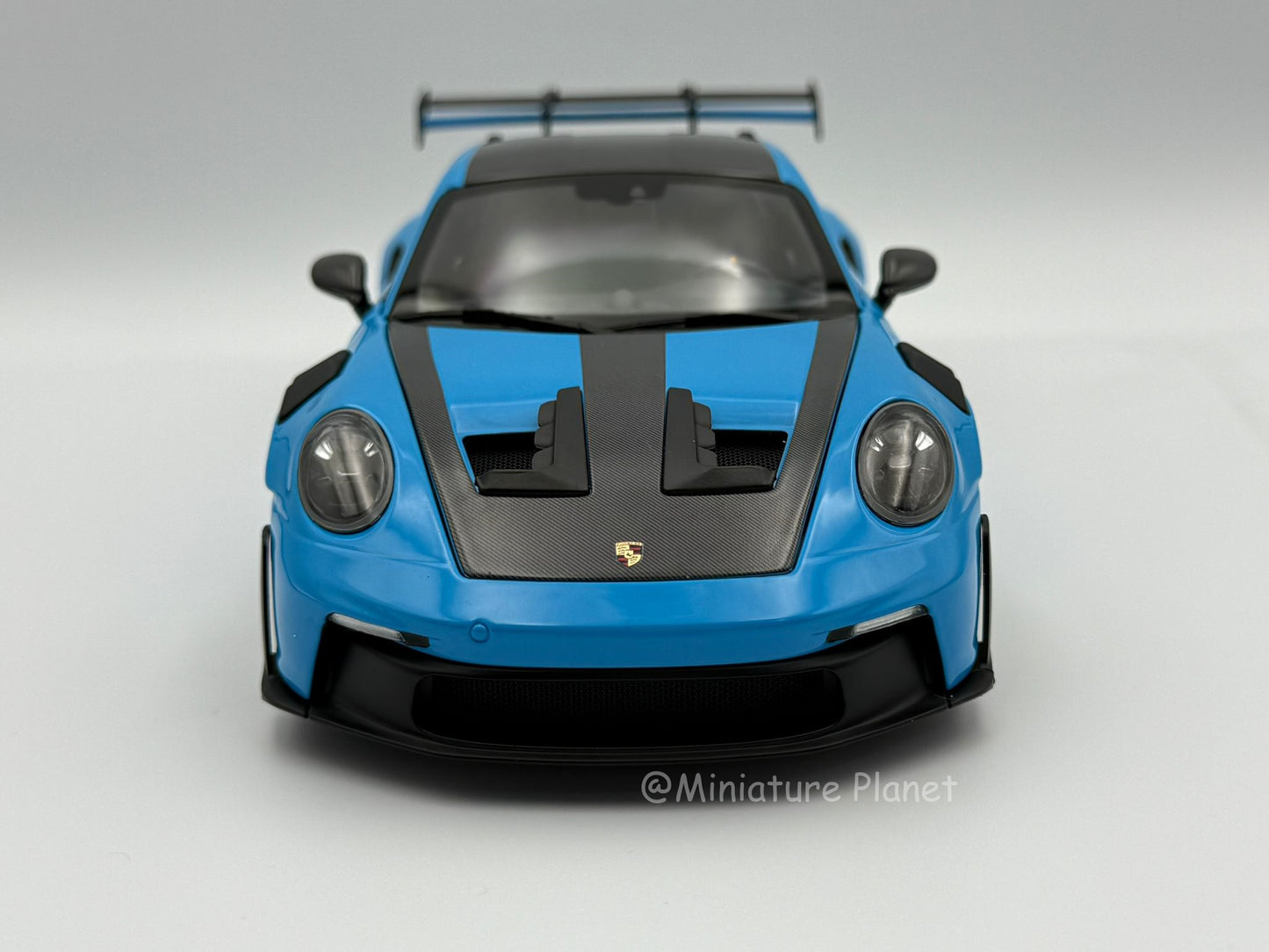 Minichamps 1:18 Porsche 911 (992) GT3 RS Weissach Package (Blue)