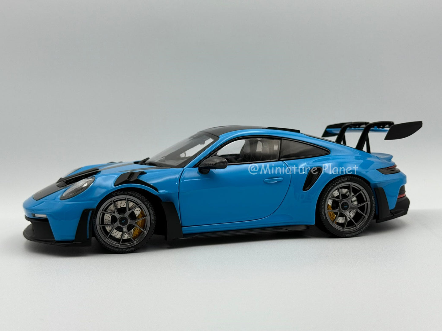 Minichamps 1:18 Porsche 911 (992) GT3 RS Weissach Package (Blue)