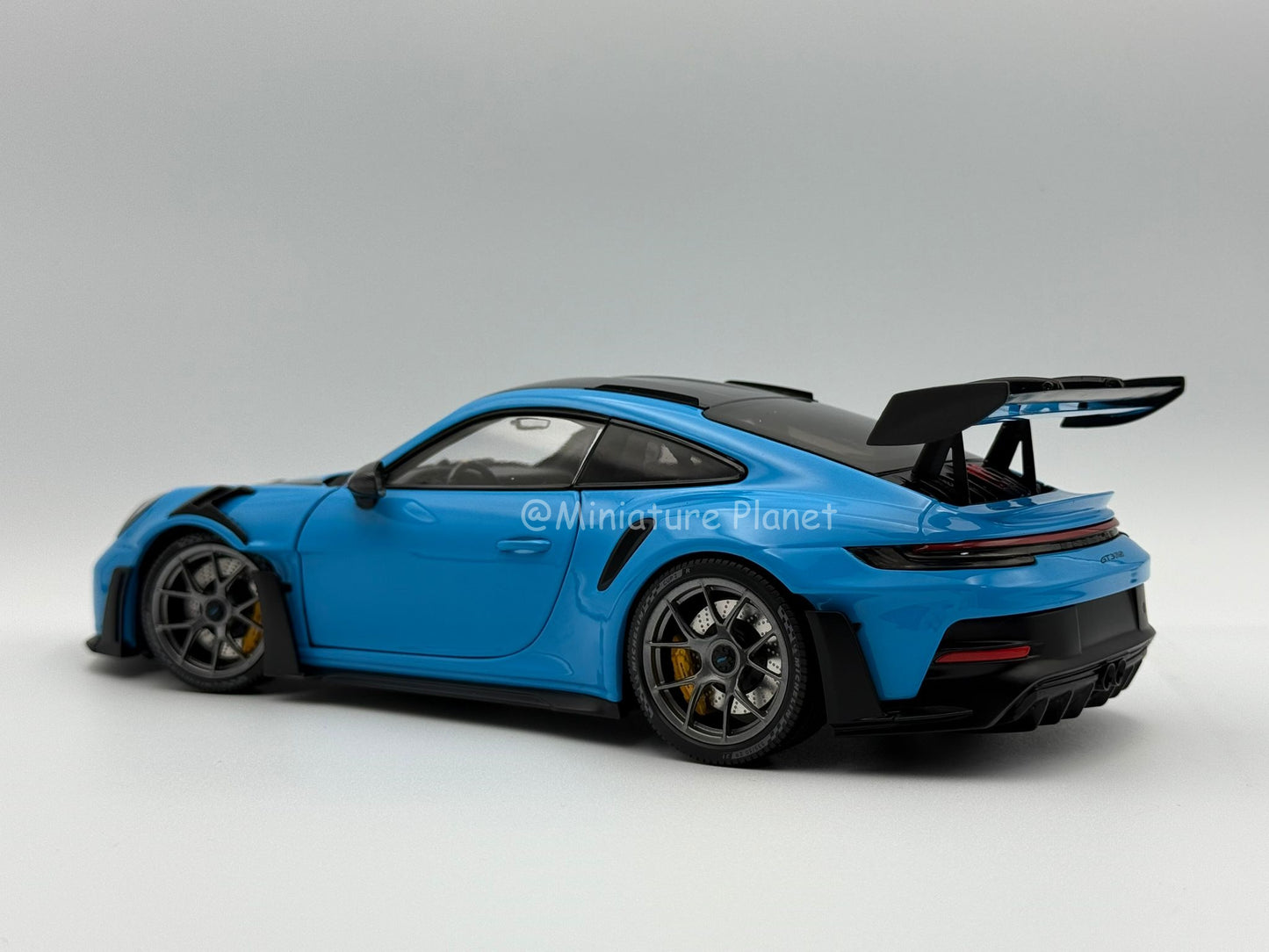 Minichamps 1:18 Porsche 911 (992) GT3 RS Weissach Package (Blue)