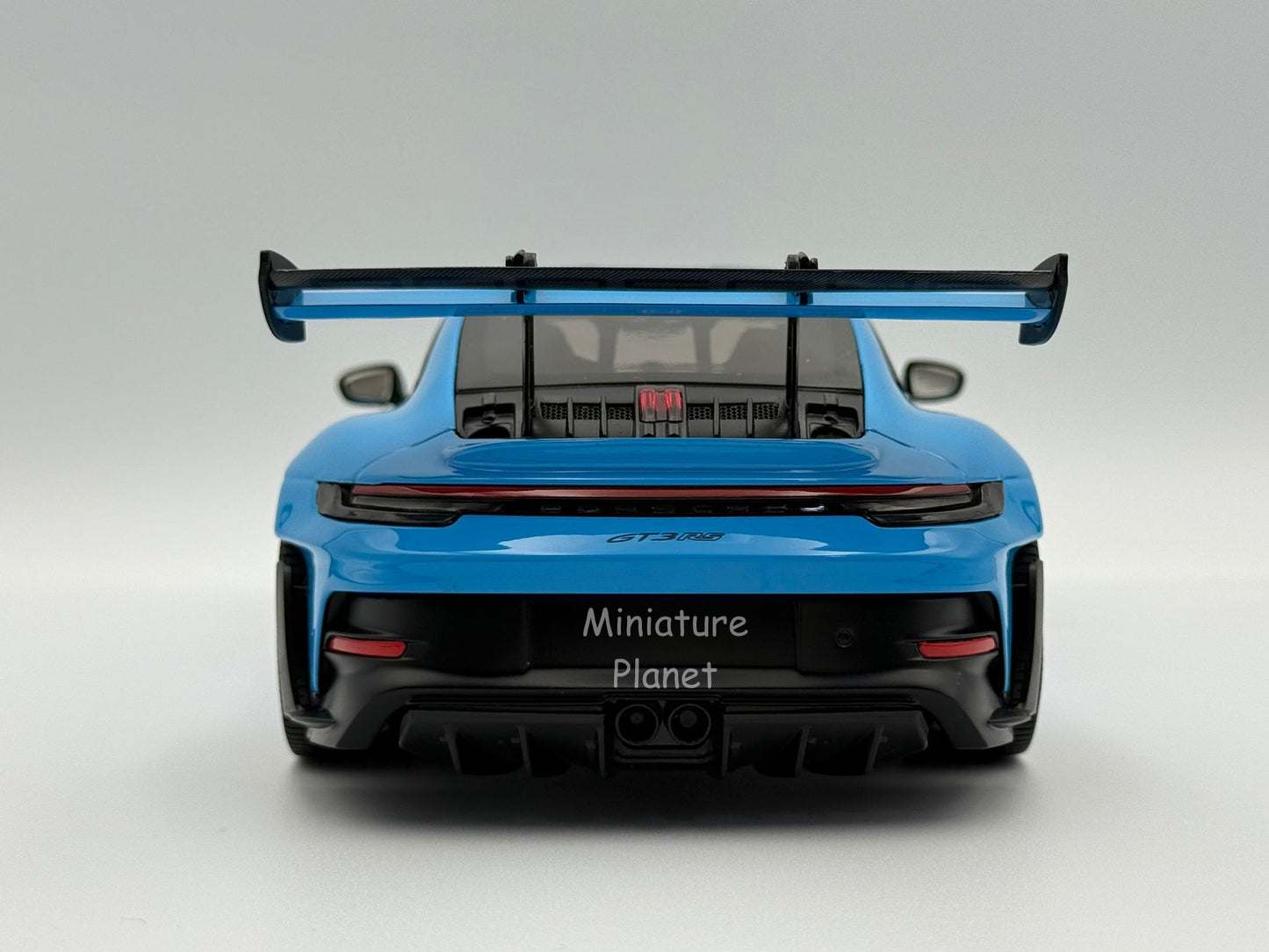 Minichamps 1:18 Porsche 911 (992) GT3 RS Weissach Package (Blue)