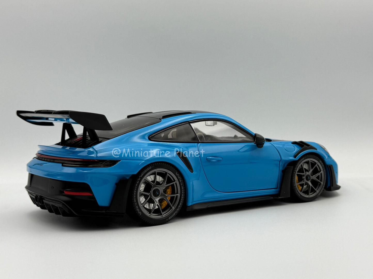 Minichamps 1:18 Porsche 911 (992) GT3 RS Weissach Package (Blue)
