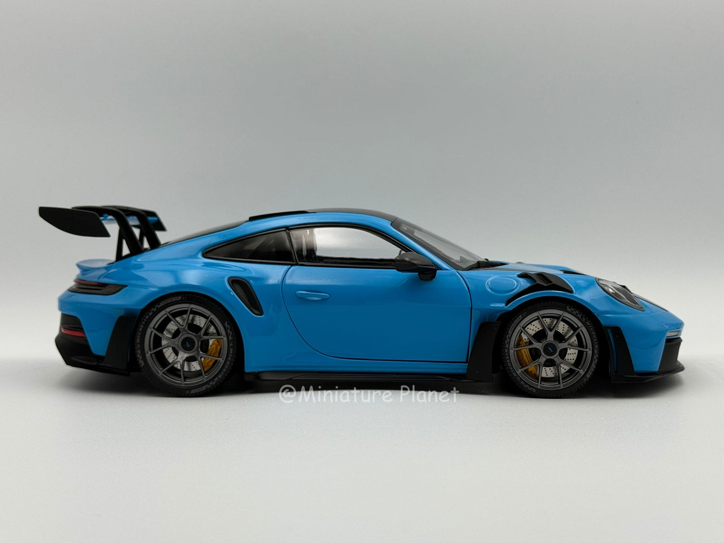 Minichamps 1:18 Porsche 911 (992) GT3 RS Weissach Package (Blue)