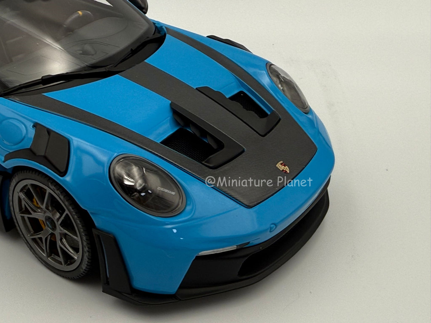 Minichamps 1:18 Porsche 911 (992) GT3 RS Weissach Package (Blue)