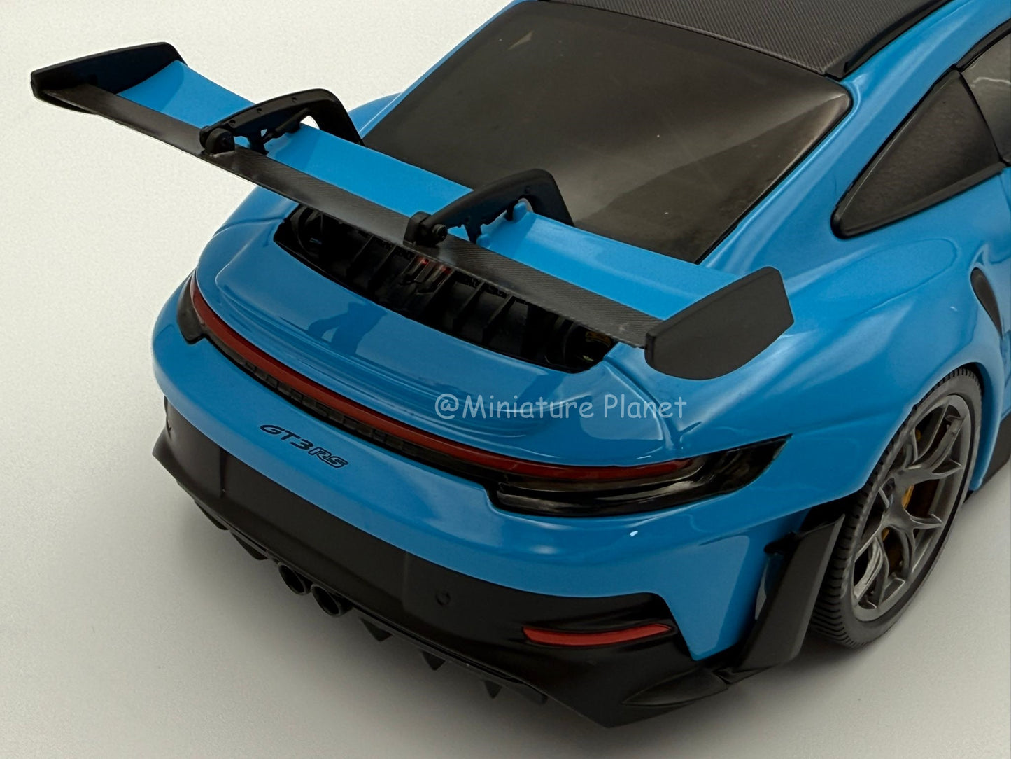 Minichamps 1:18 Porsche 911 (992) GT3 RS Weissach Package (Blue)