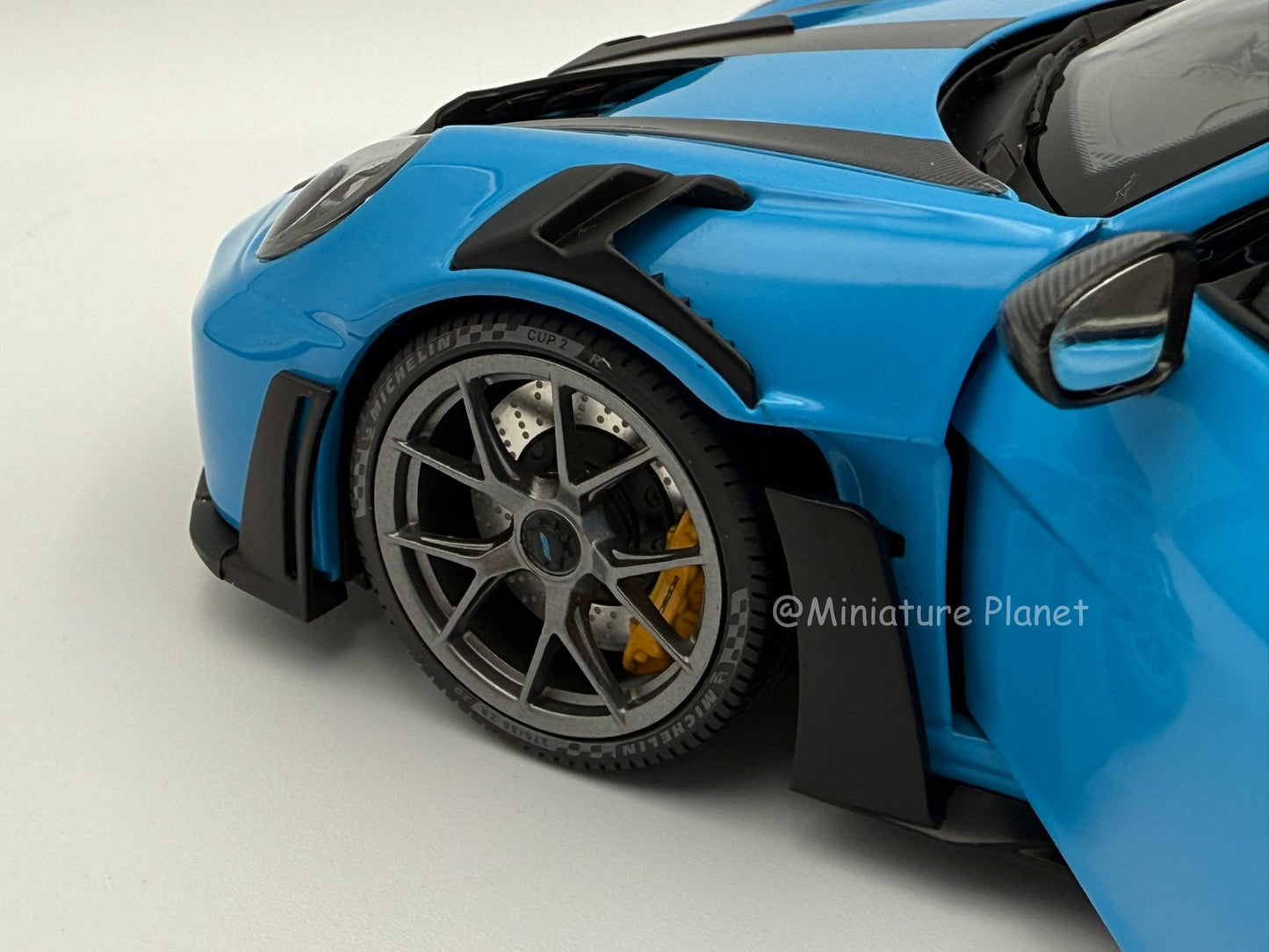 Minichamps 1:18 Porsche 911 (992) GT3 RS Weissach Package (Blue)